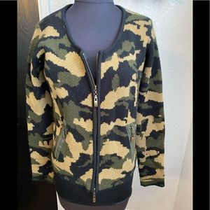 Lumiere Zippered Camo Sweater S